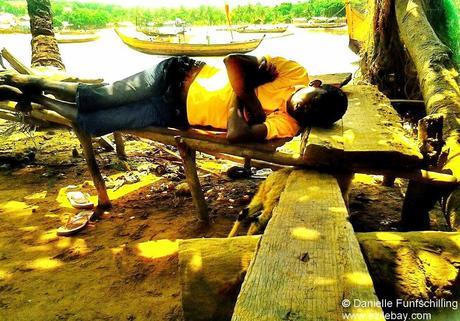 Akwidaa : Village life in Ghana