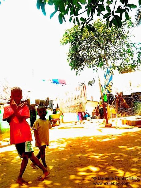 Akwidaa : Village life in Ghana