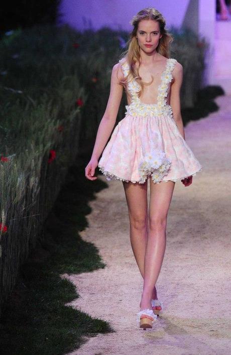 Défilé lingerie champêtre – Zahia se mettrait-elle au vert? defile-zahia-printemps-ete-2013-18431_w1000