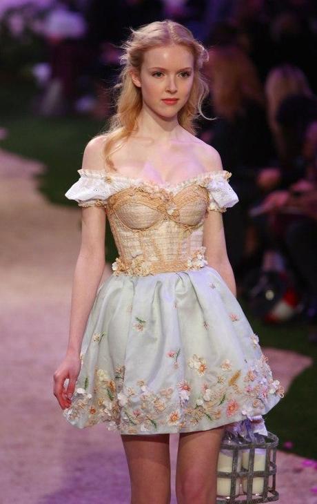 Défilé lingerie champêtre – Zahia se mettrait-elle au vert? defile-zahia-printemps-ete-2013-18432_w1000