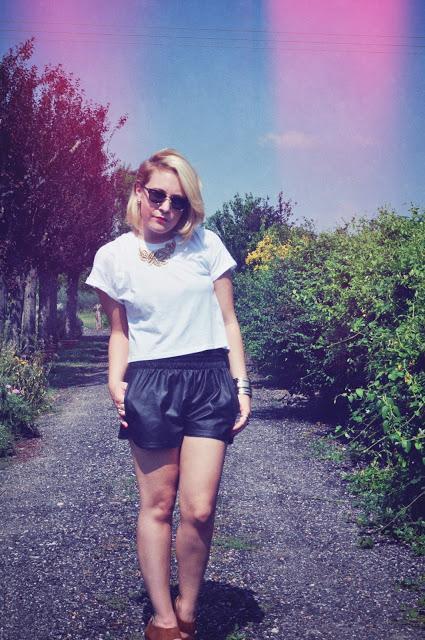 Noir & blanc mais avec du doré svp !