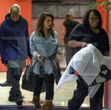 Kim Kardashian et Kanyw West visite une clinique médicale avec Bébé North à Los Angeles - 14.08.2013