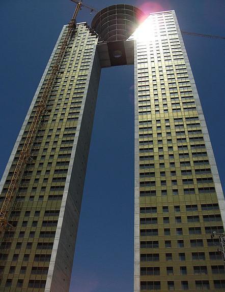 La tour Intempo de 47 étages et 200 mètres de haut sans ascenseur - Benidorm, Espagne © Wikimédia Commons / Pixelat