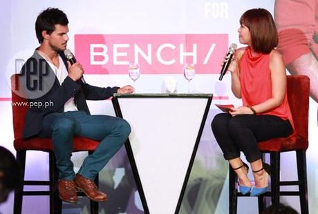 Taylor Lautner pour 'Bench'