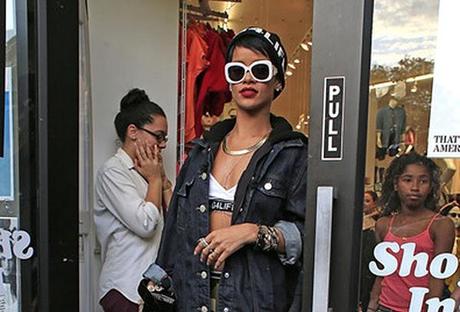 Rihanna : séance shopping à New-York habillée par sa marque