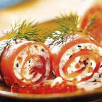 Roulés de truite fumée, ail et fines herbes