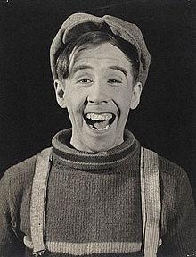 La Pomme Tout Près de L'Arbre