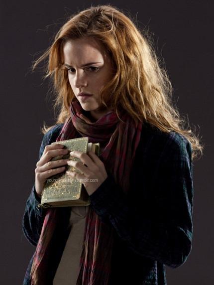 hermione-contes-beedle-livre-écharpe-rose-accessoire