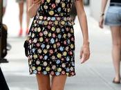 look girly d'Alexa Chung dans rues York...