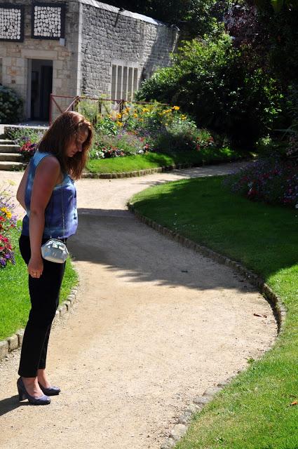 Tête dans les nuages