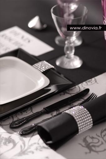 décoration de table noire et blanche