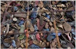 vieilles chaussures oeuvre d'art afrique