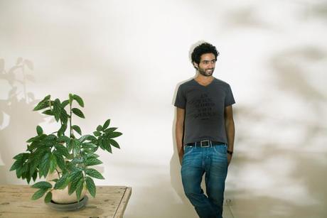 Prince Wood Rabbit - Dark Navy  T-shirt manches courtes, col en V en coton bio.