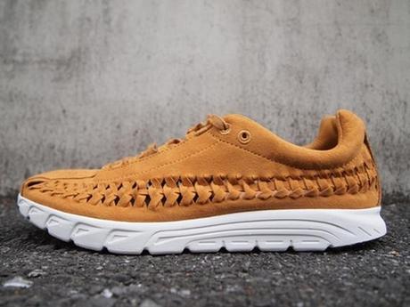 nike-mayfly-woven-qs-pack-2