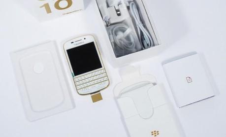 Gold-and-White-Special-Edition-BlackBerry-Q10-1-655x400
