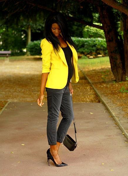 Yellow blazer and baggy jeans