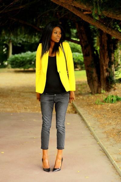 Yellow blazer and baggy jeans