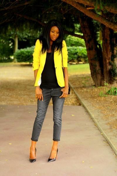 Yellow blazer and baggy jeans