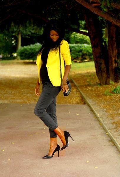 Yellow blazer and baggy jeans