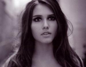 Cliquez ici pour accéder à la page de l'artiste