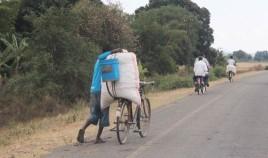 288 - 02 08 13 Rte Karonga VELO TAXI JPG (2)