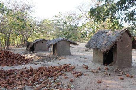 159 - 26 07 13 NGALA ANCIENNE TOILETTE6)