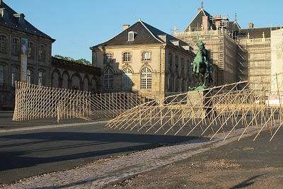 Il y a des bambous... là !