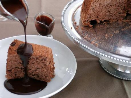 Gâteau Des Anges Chocolaté -Sauce Chocolat