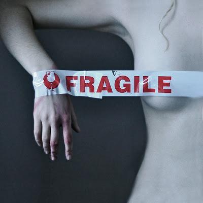 {fragile}