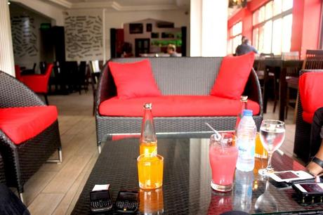 MADE IN DOUALA PART 4: Les médias & les projets (ré)créatifs.