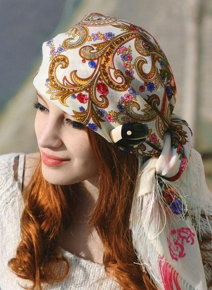 L'accessoire parfait pour un foulard : une broche Léa Stein