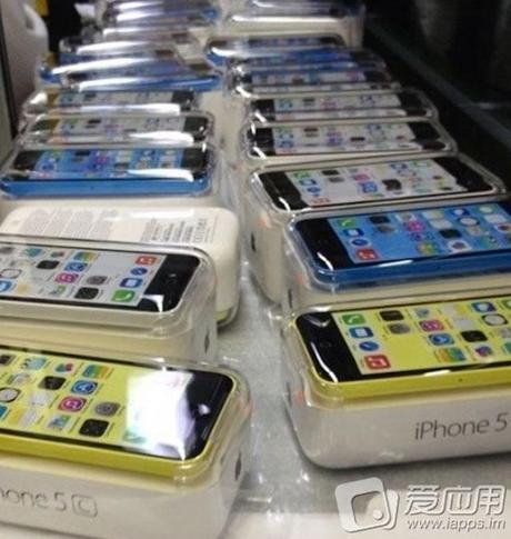 L'iPhone 5C présente ses couleurs avec des photos fuitées