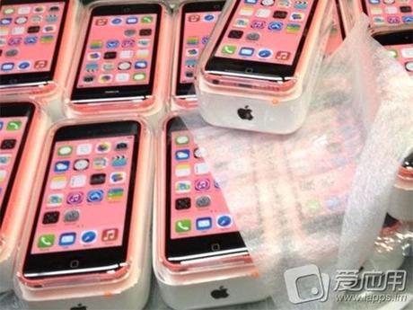 L'iPhone 5C présente ses couleurs avec des photos fuitées L'iPhone 5C présente ses couleurs avec des photos fuitées