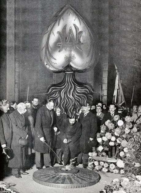 L'assassinat d'Apollinaire Le 17 mars 1916, durant la pre...