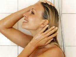 Quelle position est la plus efficace contre nœuds pendant le shampoing?