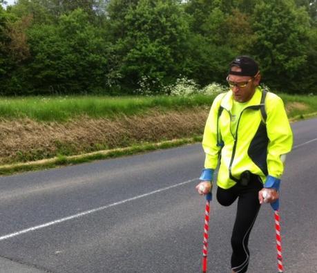 Un marathonien unijambiste fait un Tour de France.