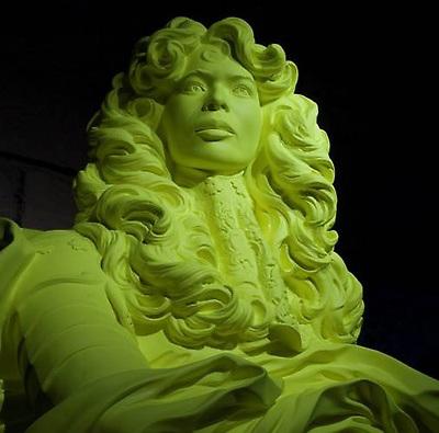 Louis XIV en Kimiko d'après Le Bernin.  Autoportrait, 2010 Sculpture, résine jaune fluo