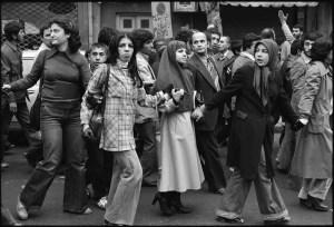 iranian_revolution_1979_marching_young_people