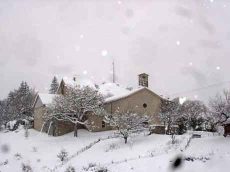 village-de-chanousse-sous-la-neige-en-hiver.jpg