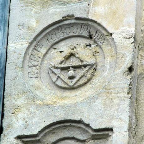 Emblèmes de Compagnon tailleur de pierre à Castillonnès (47)