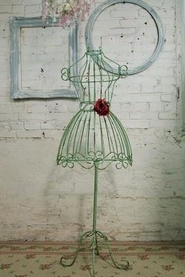 Un mannequin à l'intérieur 