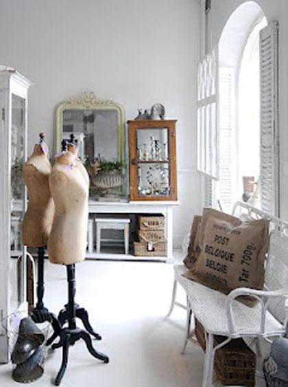 Un mannequin à l'intérieur 