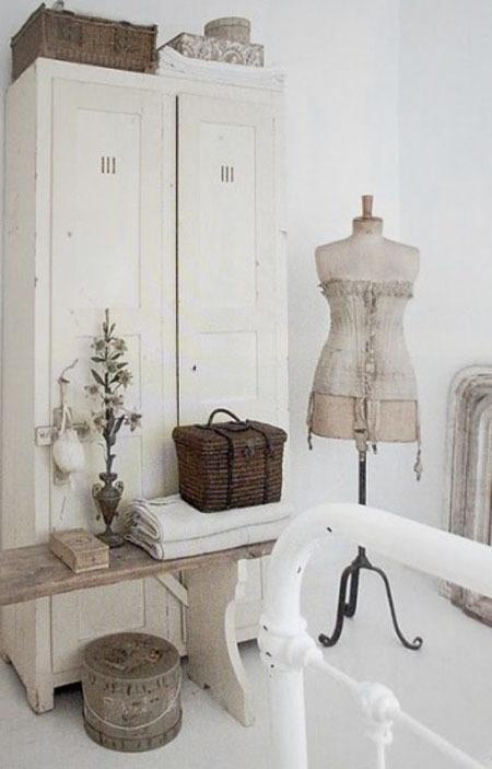 Un mannequin à l'intérieur 