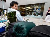 iPhone vont camper jours devant l’apple store Tokyo