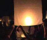 lanternes volantes remplissent ciel Thaïlande
