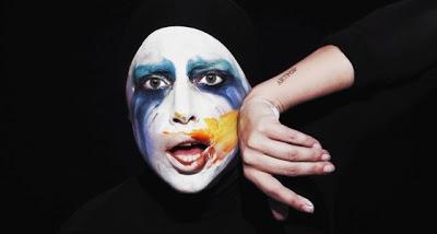 PEOPLE > Lady Gaga : Lulu n’est jamais bien loin…