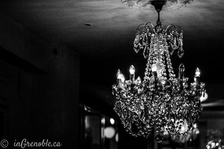 Paris France coiffure Sentier chandelier