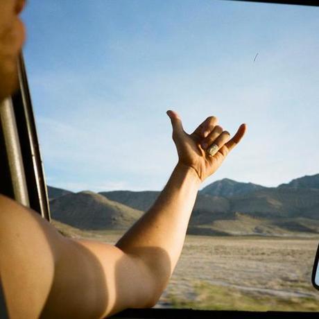 Designer chez Ralph Lauren, il plaque tout pour surfer et voyager avec son vieux Van a-restless-transplant17