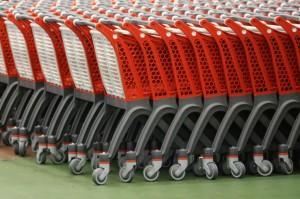 plastic supermarket carts 300x199 digital et high tech : les attentes des clients