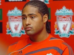 Glenn Johnson sera écarté des terrains pour six semaines.